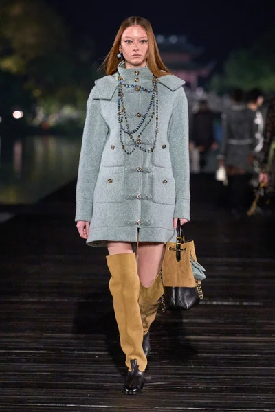 Look 24